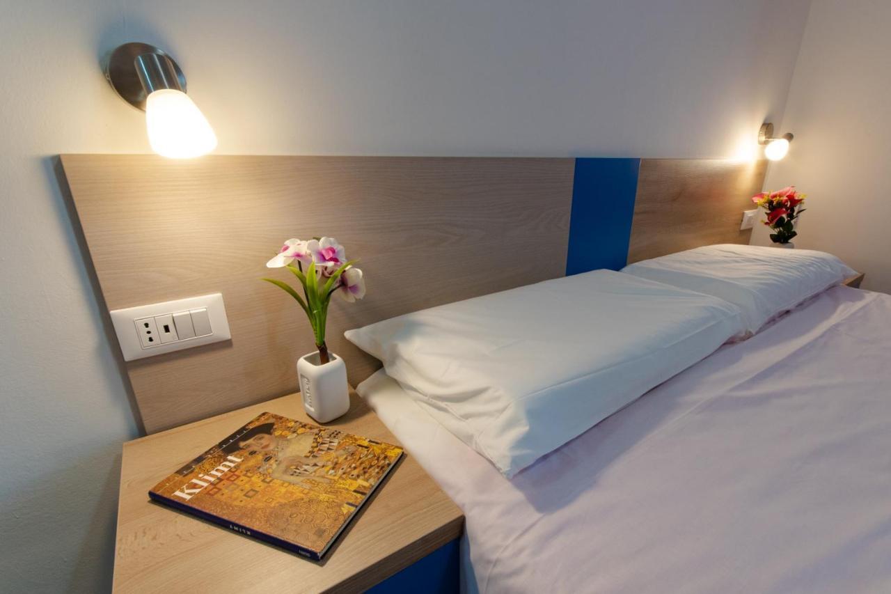 Bed & Blu Hotel Ла Калета Екстериор снимка