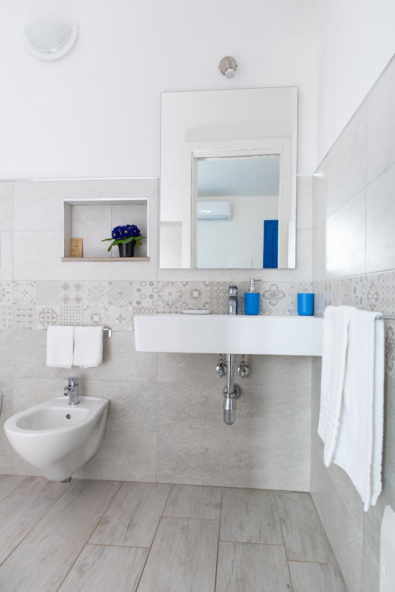 Bed & Blu Hotel Ла Калета Екстериор снимка
