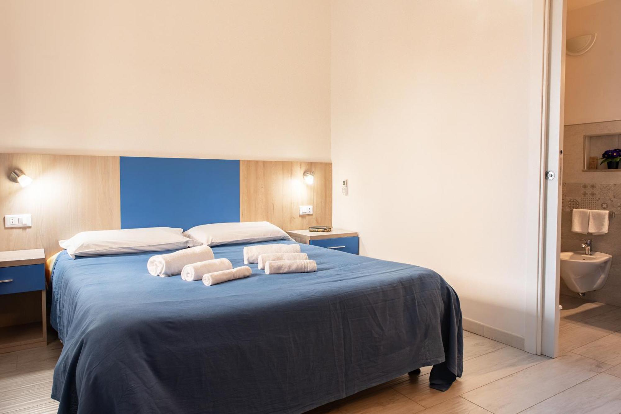 Bed & Blu Hotel Ла Калета Екстериор снимка