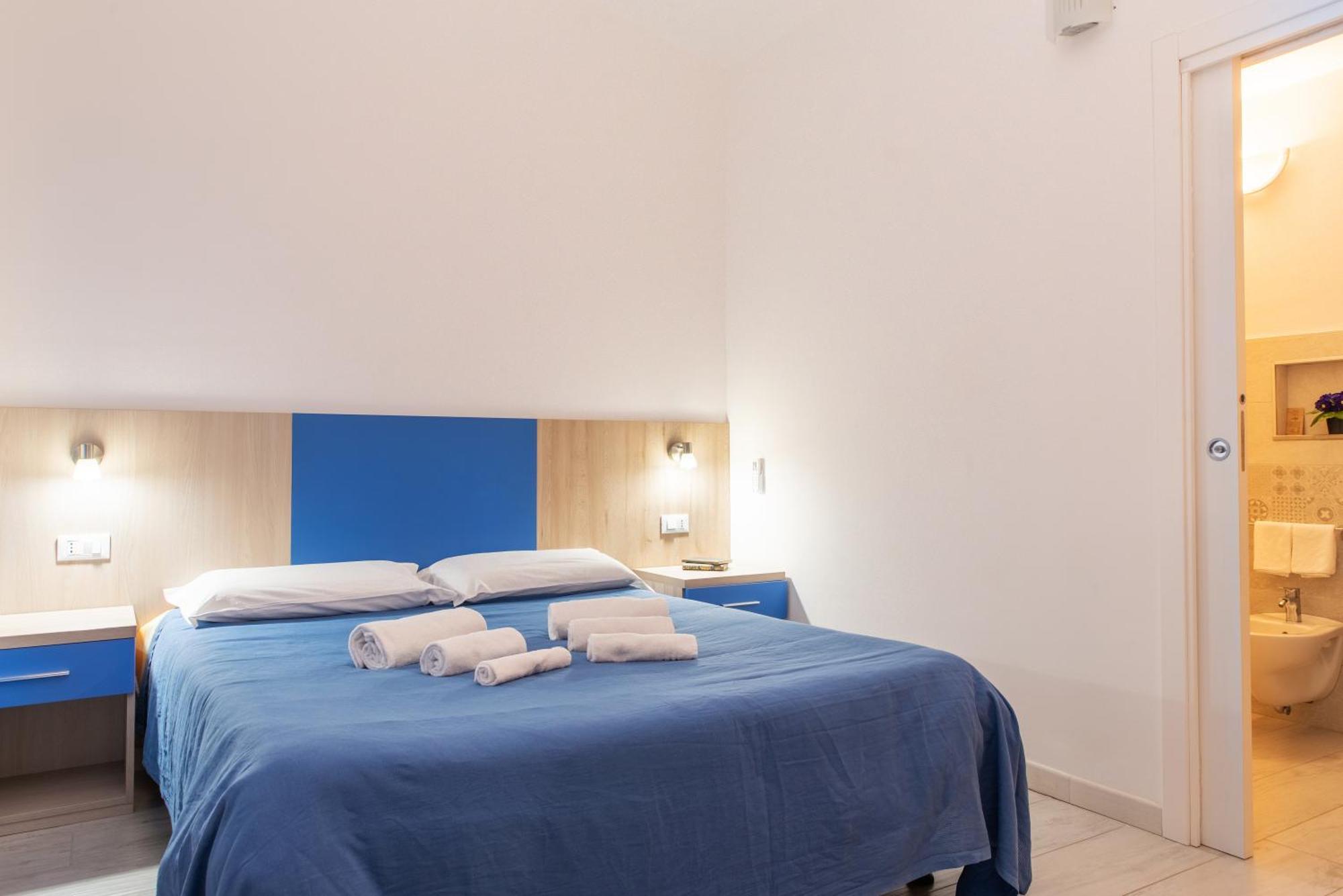 Bed & Blu Hotel Ла Калета Екстериор снимка