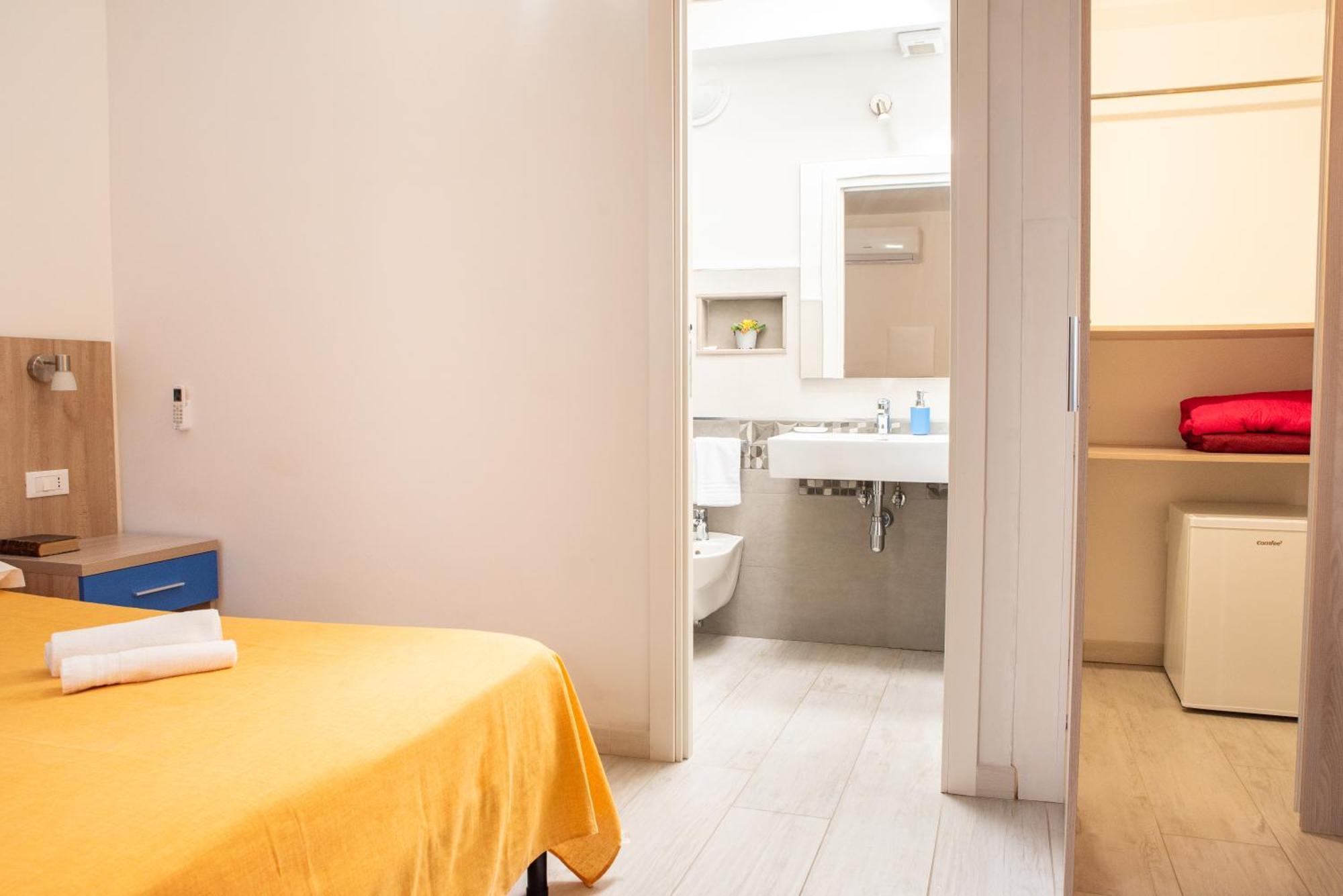 Bed & Blu Hotel Ла Калета Екстериор снимка