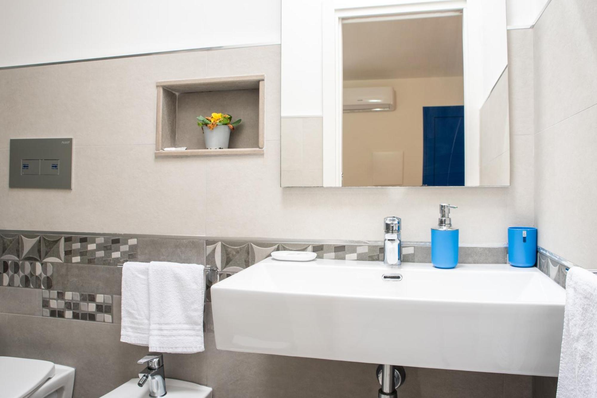 Bed & Blu Hotel Ла Калета Екстериор снимка